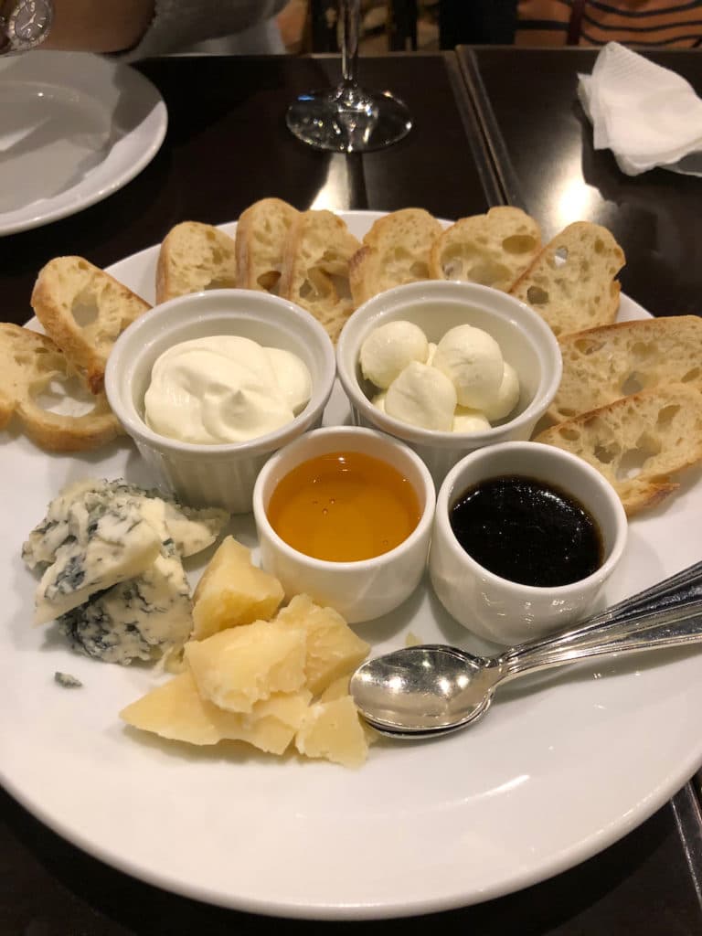 チーズの盛り合わせ | カフェ・ミケランジェロ