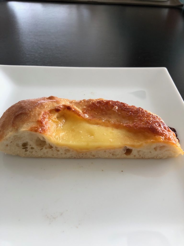 チーズフランスの断面図 | ぶーる・ぶーる・ぶらんじぇり