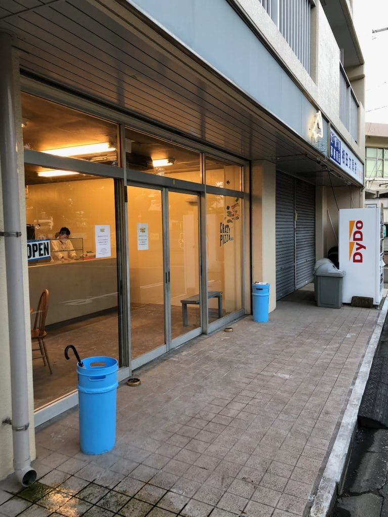 外観 | クレイジー ピザ