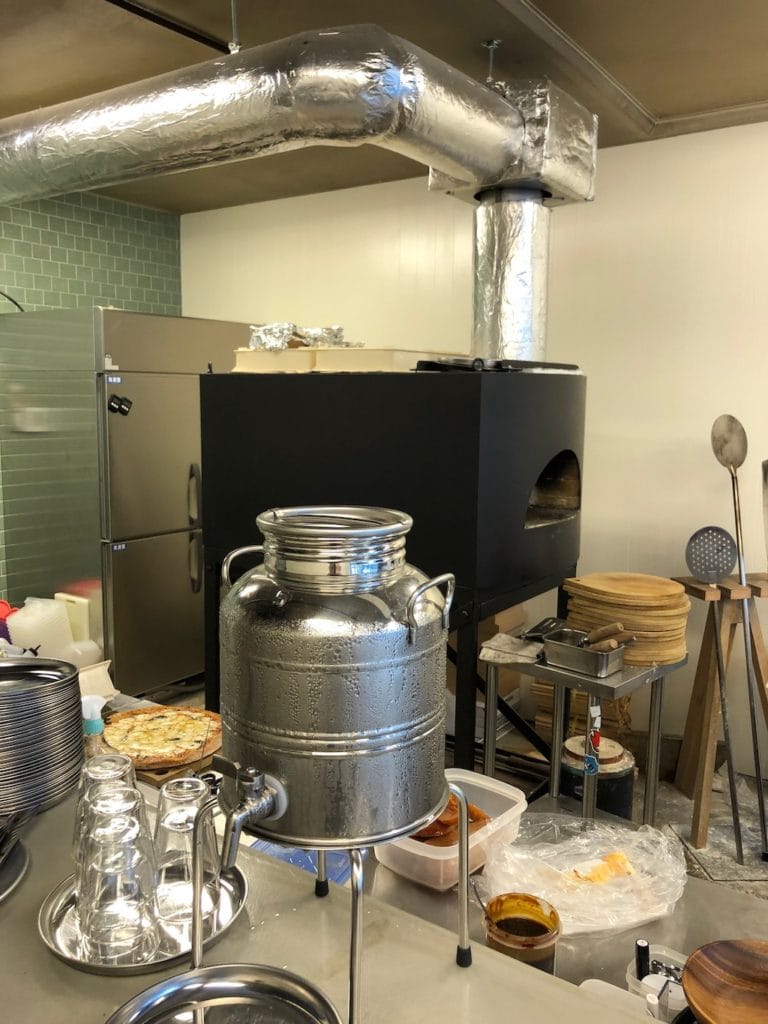 厨房 | クレイジー ピザ