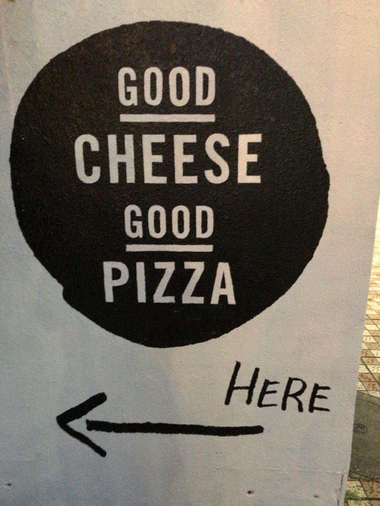 看板 | GOOD CHEESE GOOD PIZZA 国立店