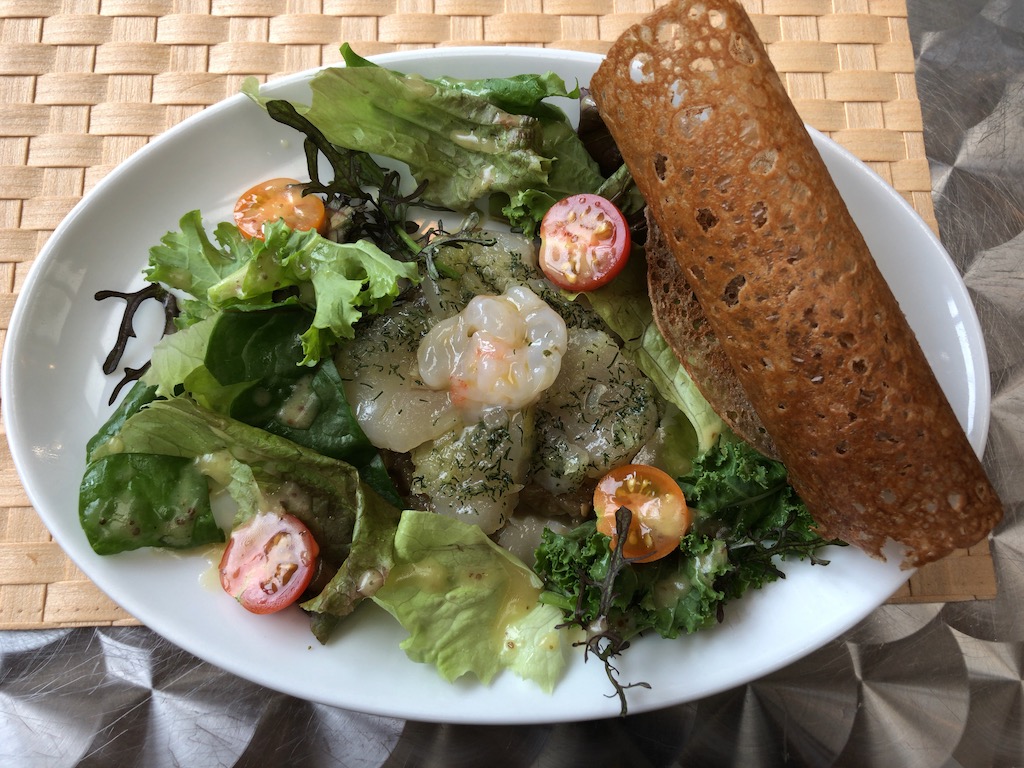 ホタテマリネと米茄子のキャビア仕立てのサラダ | Cafe Gourmand （カフェ グルマン）