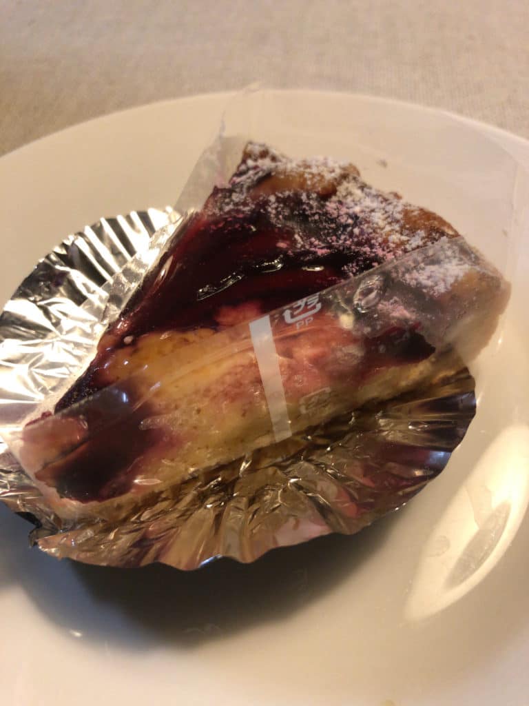 赤桃のタルト | Quatre-Quarts 分倍河原店 (キャトルキャール)