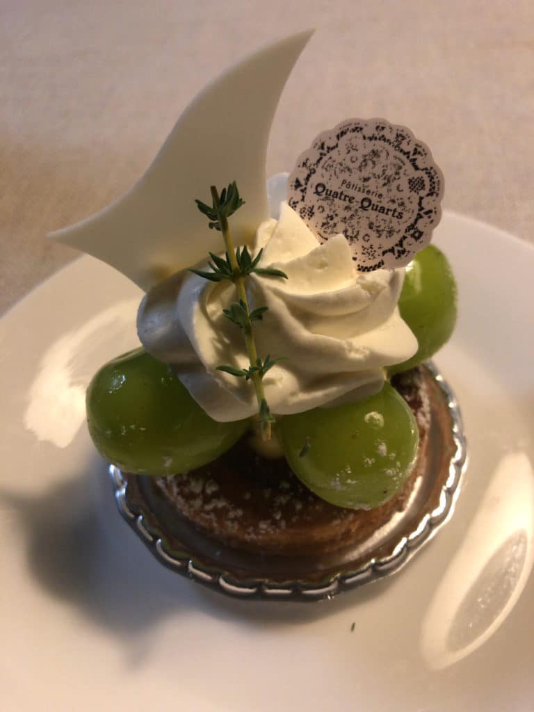 シャインマスカットのタルト | Quatre-Quarts 分倍河原店 (キャトルキャール)