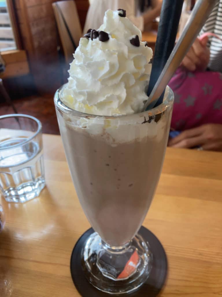 チョコレートバニラシェイク | ムースヒルズバーガー