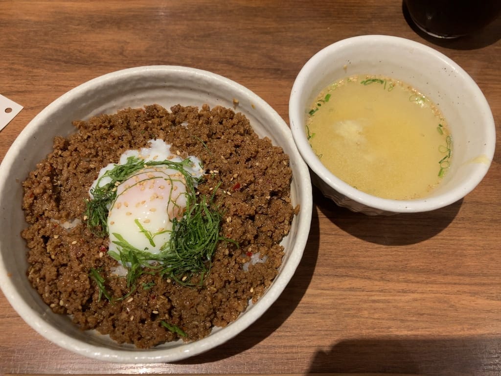 そぼろ丼 | 焼肉ホルモン 青一