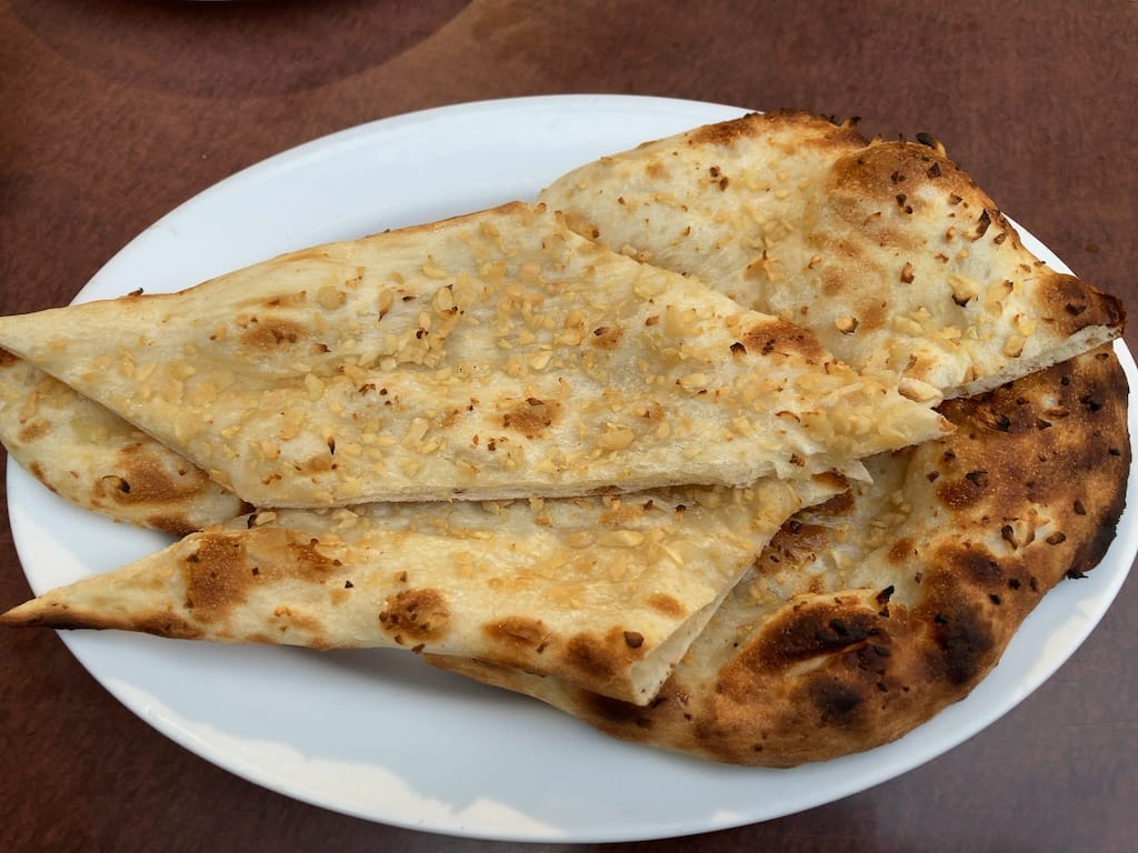 ガーリック ナン | サルマ ティッカアンドビリヤニ