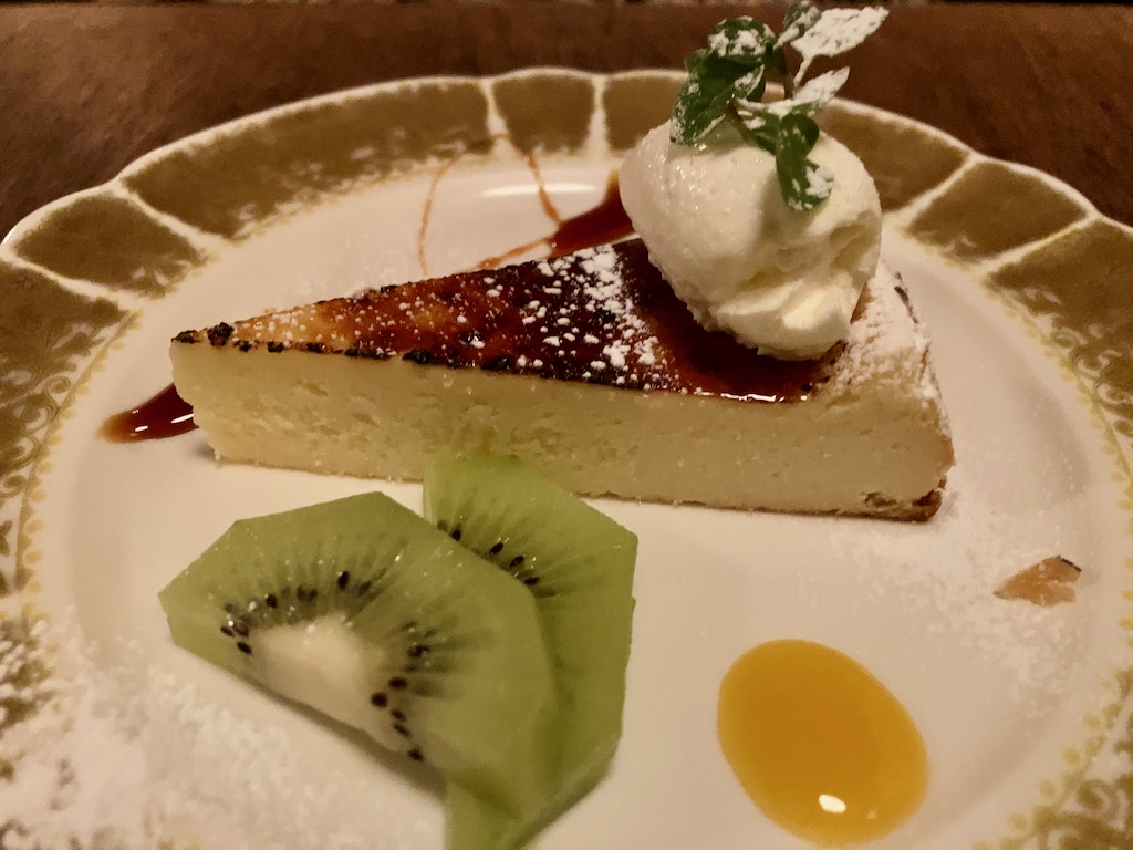 ブリュレ仕立てのチーズケーキ 〜季節のフルーツと共に〜 | Huit