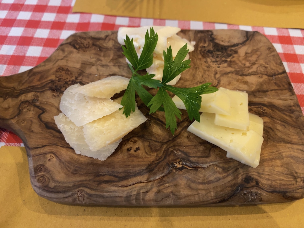 厳選チーズの盛り合わせ | Oppla da Gtalia