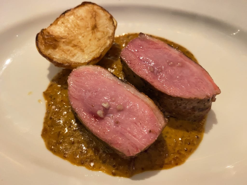 鴨のロースト 生姜と黒コショウのソース | レストラン アルティザン