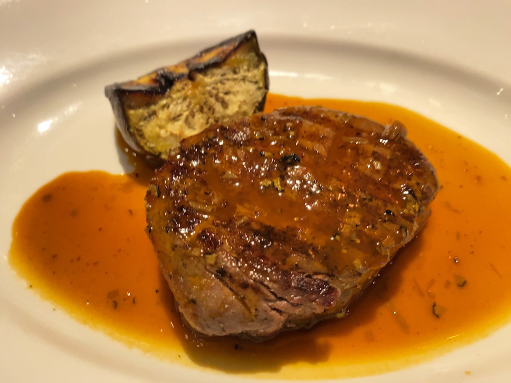 牛フィレ肉のグリル トリュフのソース | レストラン アルティザン