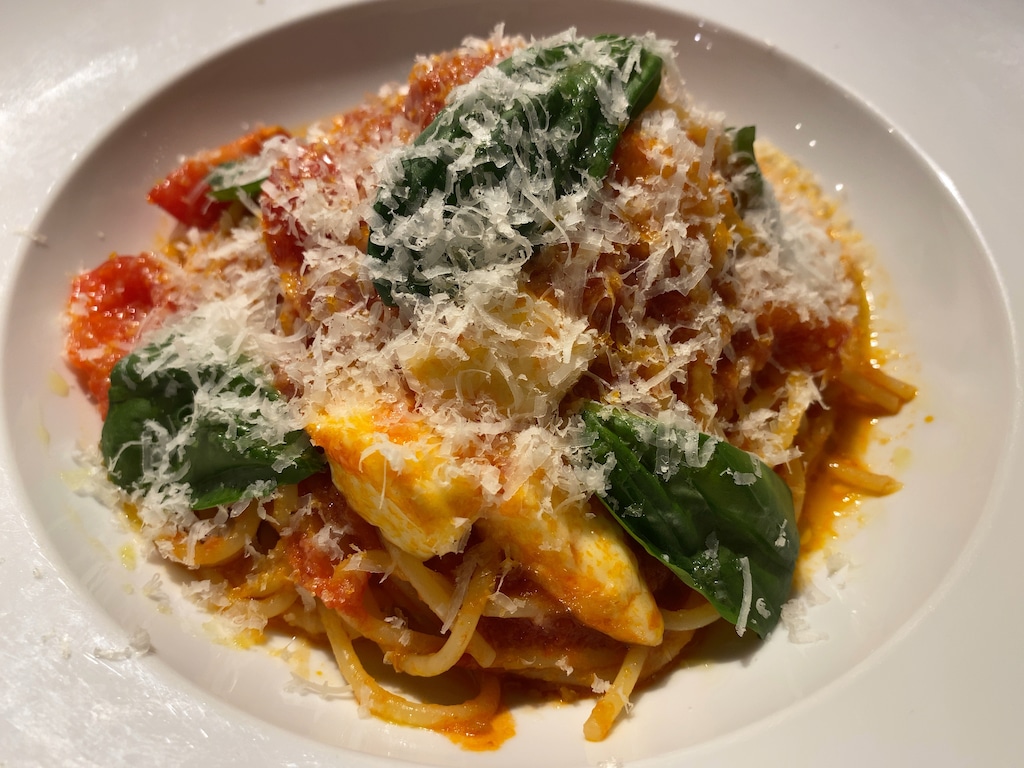 トマトとモッツァレラのパスタ | Buono & Felice
