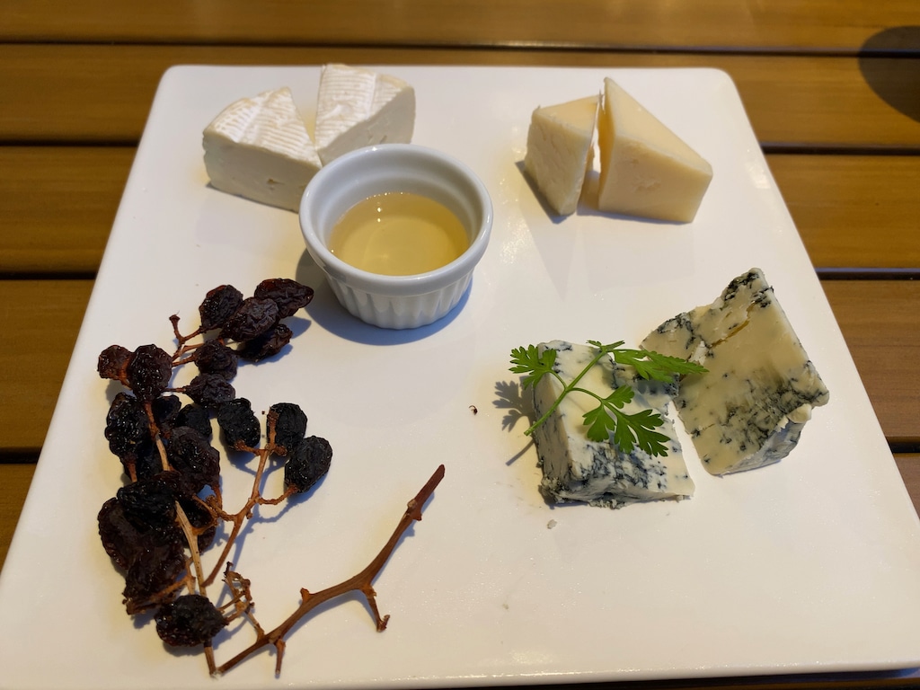 チーズの盛り合わせ | 仙川食堂 ジョージ