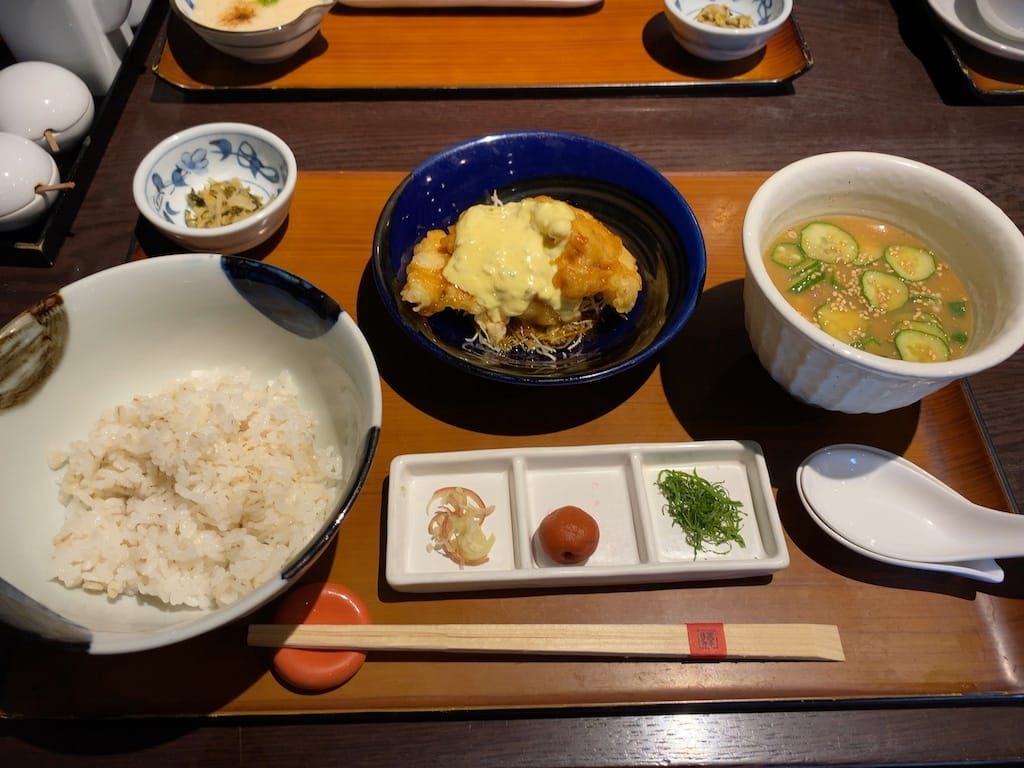 冷や汁とチキン南蛮定食 | 赤坂うまや