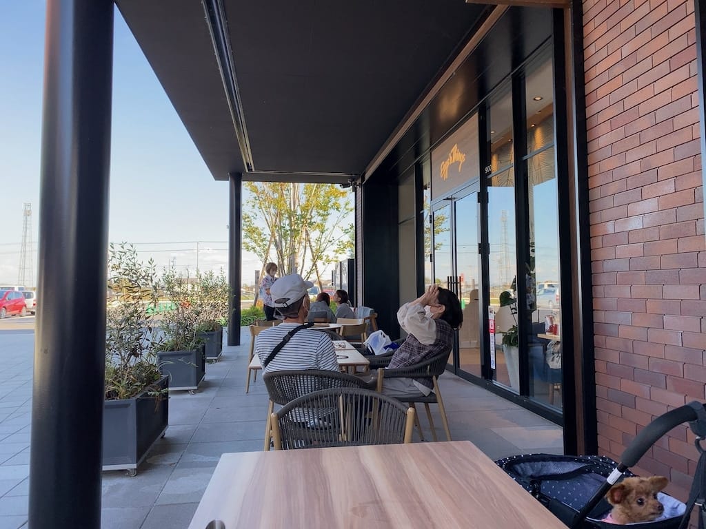 テラス席 | Eggs'n Things ふかや花園プレミアム・アウトレット店