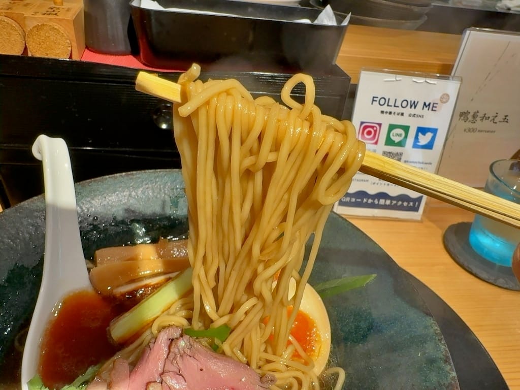 麺のアップ | 鴨中華そば 楓