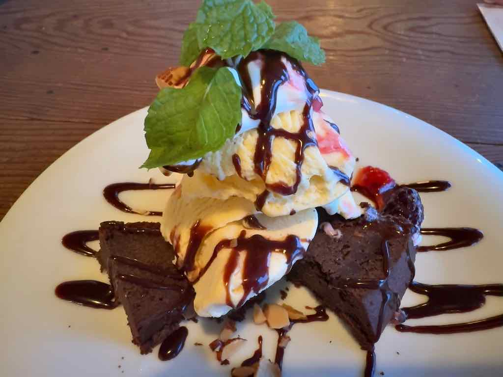 ブラウニー＆バニラアイスクリーム | ダブルドアーズ 七里ヶ浜店