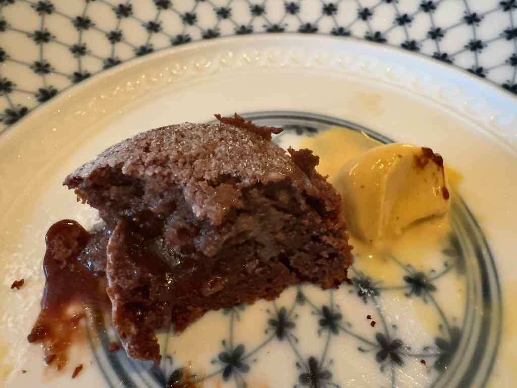 温かいフォンダンショコラの断面温かいフォンダンショコラ