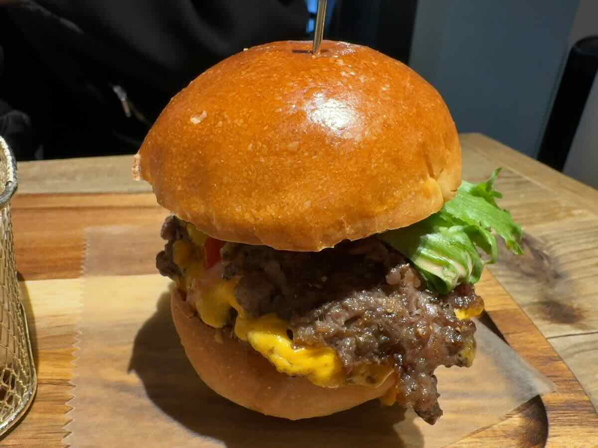 ぎゅうぎゅうバーガー | GYUGYU BURGER 仙川店