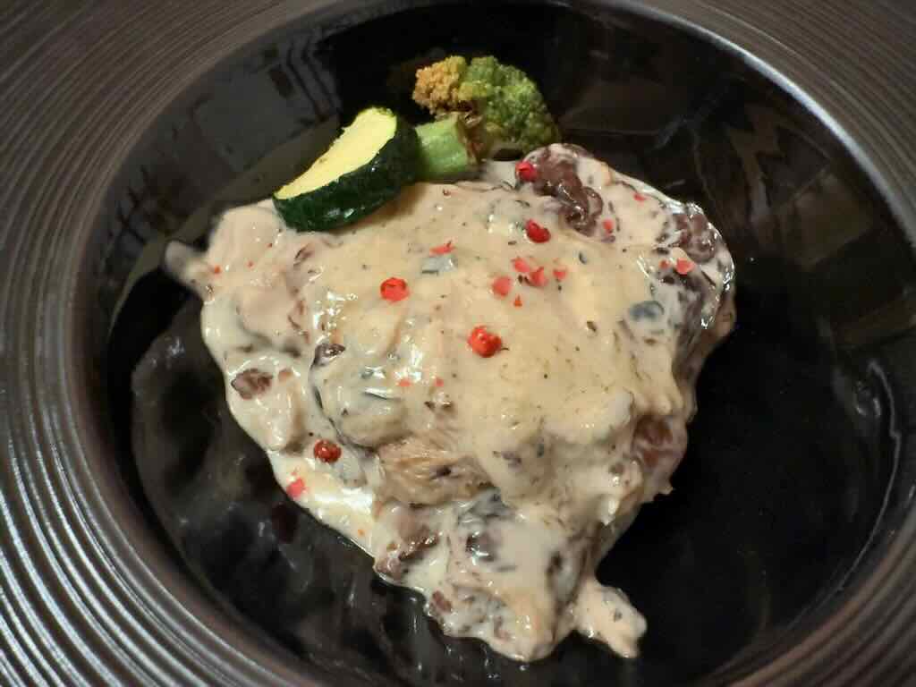 じっくり煮込んだ三元豚肩肉の赤ワイン煮〜ゴルゴンゾーラクリームソースで〜 | .28 ventotto