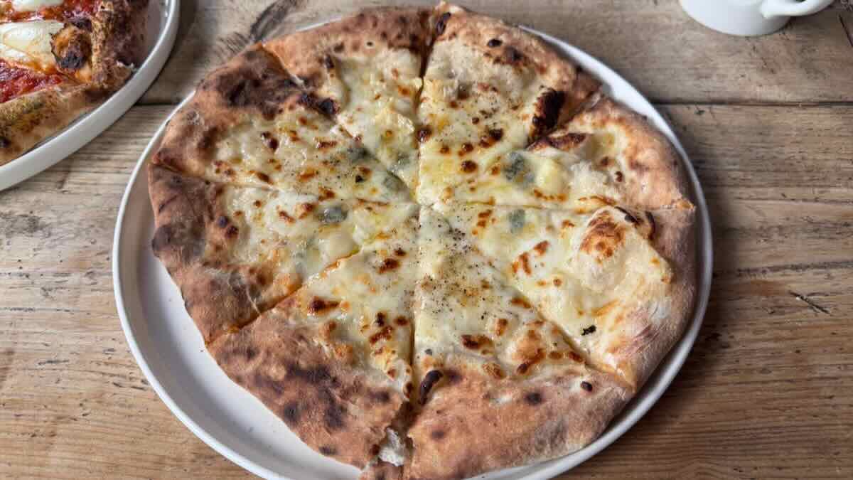 4種のチーズのクアトロ・フォルマッジ | goodspoon pizzeria＆cheese 立川店