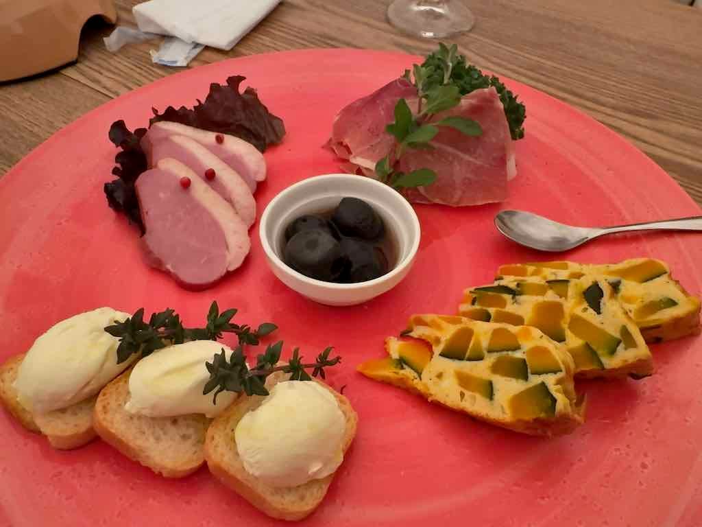 前菜の盛り合わせ | キサキ